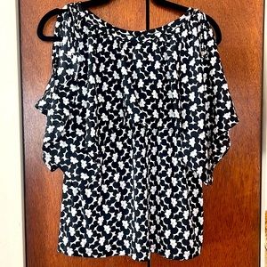 Michael Kor’s Black and White Floral Flared Sleeve Top.  Size Petite Small.